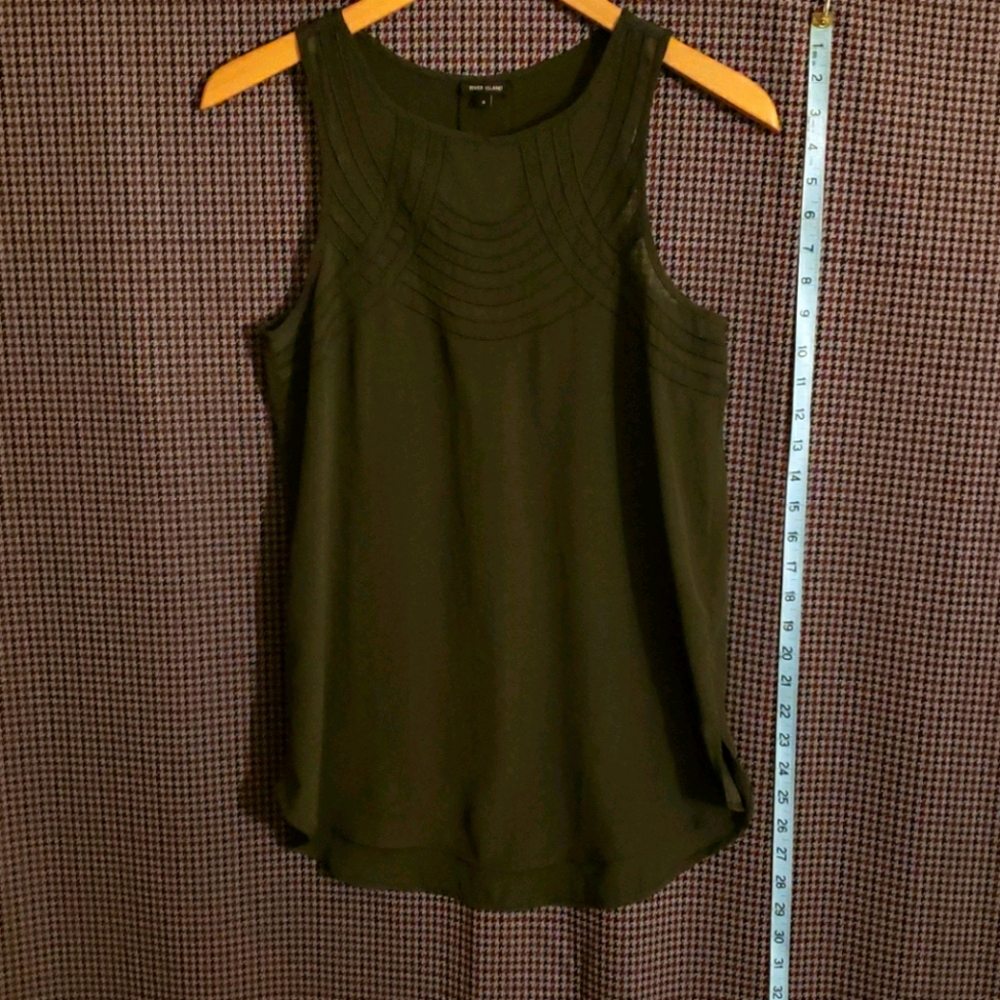 ❤️2 Ads/$20 - GREEN - NWOT - River Island Olive Green Top